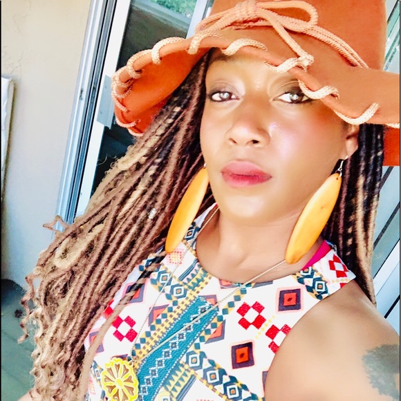 Nice to meet you! I’m Mikaila - Picture 12 of 14